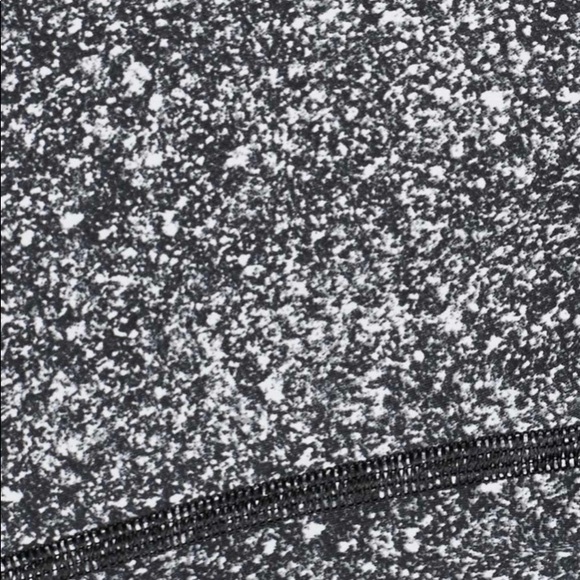 *RARE* Lululemon In Movement Tight 25" *Everlux - Picture 8 of 10